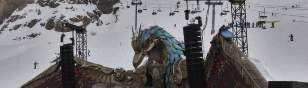 L'aigle trônant sur la scène de l'un des concerts du Tomorrowland Winter était la cible des activistes d'Extinction Rebellion. © Extinction Rebellion Grenoble