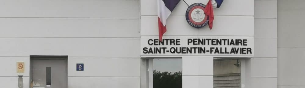 L'austère entrée du centre pénitentiaire de Saint-Quentin-Fallavier. © Joël Kermabon - Place Gre'net