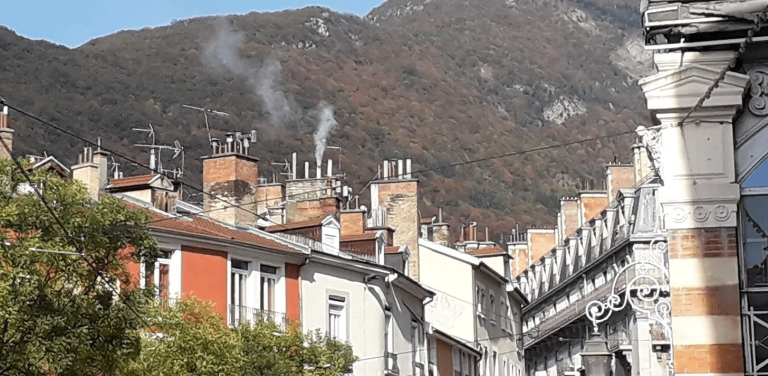 De nouvelles interdictions concernant le chauffage au bois à compter du 1er janvier 2026 en Isère