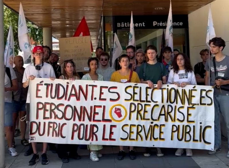 Rassemblement en faveur des "sans fac" devant le bâtiment de la présidence de l'Université Grenoble-Alpes (Uga). © Unef Grenoble