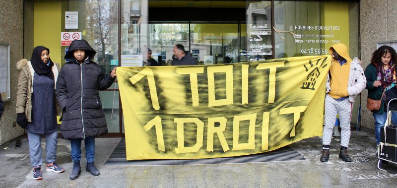 Près de 150 personnes occupent la métropole pour dénoncer dénoncer les expulsions sans relogement dans le quartier de la Villeneuve. © Maureen Dufournet - Place Gre’net