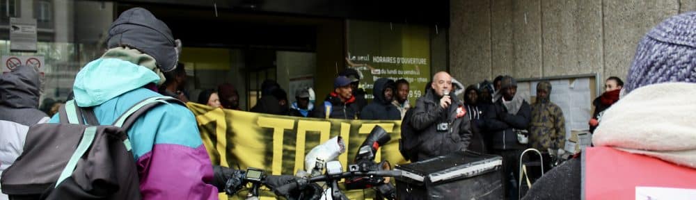Près de 150 personnes occupent la métropole pour dénoncer dénoncer les expulsions sans relogement dans le quartier de la Villeneuve. © Maureen Dufournet - Place Gre’net
