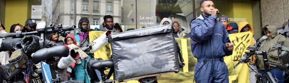 Près de 150 personnes occupent la métropole pour dénoncer dénoncer les expulsions sans relogement dans le quartier de la Villeneuve. © Maureen Dufournet - Place Gre’net