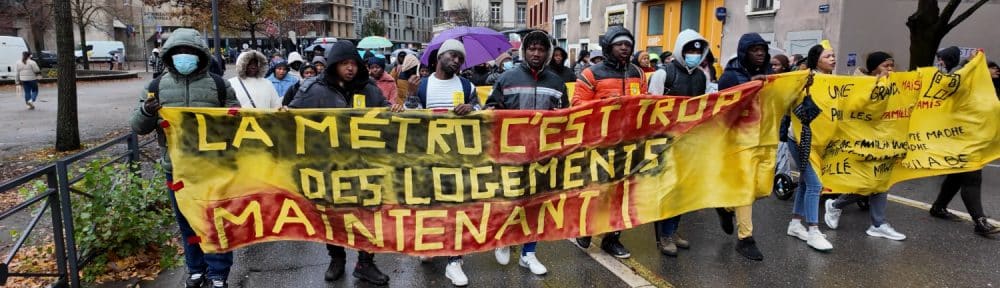 Les occupants du siège de la Métropole se rendent en cortège à l'hôtel de Ville de Grenoble. © Joël Kermabon - Place Gre'net