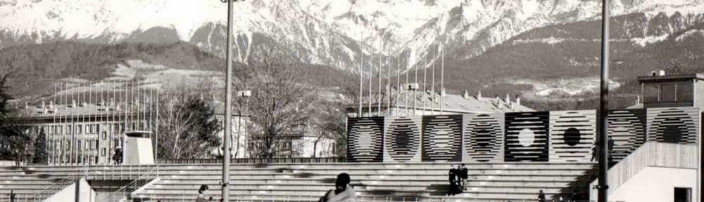 Les Anneaux olympiques, une œuvre monumentale créée par Victor Vasarely à l'occasion des Jeux olympiques de Grenoble en 1968 © Archives du Dauphiné Libéré