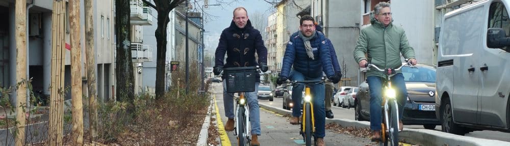 Sylvain Laval, Franck Longo et Christophe Ferrari ont inauguré la portion de la Chronovélo 1 reliant les centres-villes de Grenoble et de Fontaine. © Joël Kermabon - Place Gre'net
