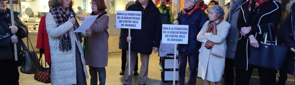 Nouveau rassemblement contre la fermeture de la bibliothèque centre-ville de Grenoble, en présence de candidats aux municipales