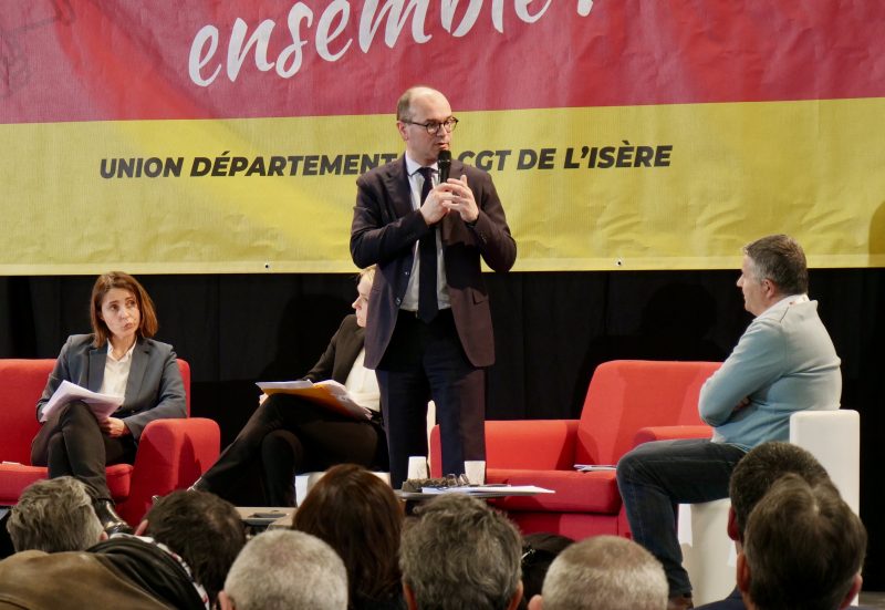 Sébastien Martin et Sophie Binet étaient présents au Pont-de-Claix pour les Assises du Made in France, jeudi 26 mars 2026. © Maureen Dufournet - Place Gre'net