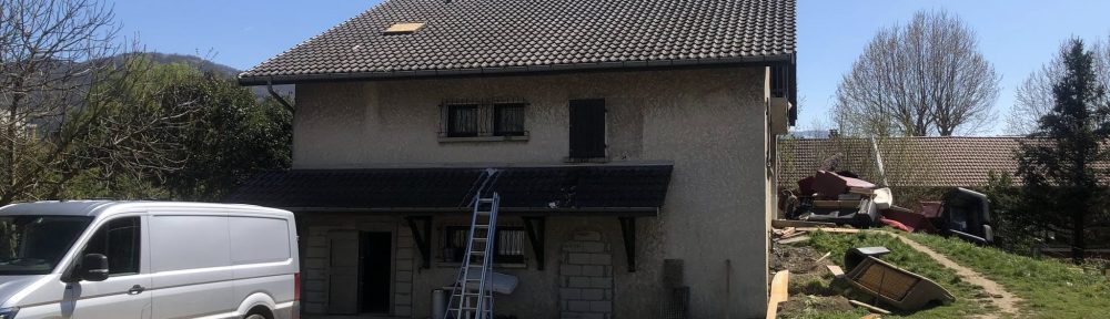 Mercredi 1ᵉʳ avril 2026, une villa squattée depuis plus de deux ans sur l’avenue Général de Gaulle à Eybens a été évacuée par les forces de l’ordre. © Compte Facebook de Nicolas Richard