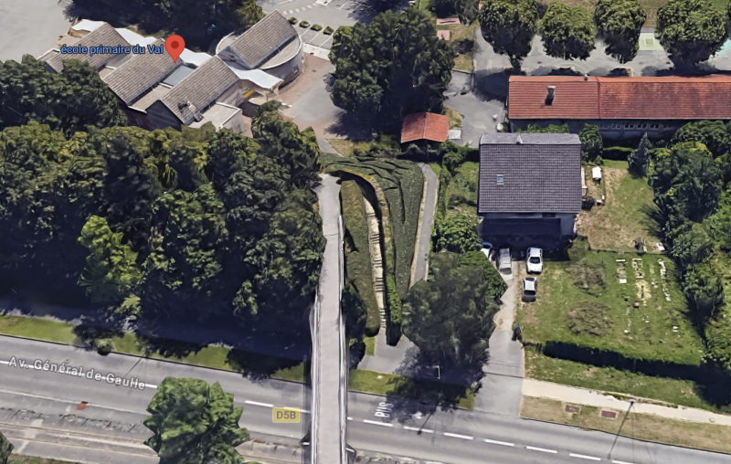 Mercredi 1ᵉʳ avril 2026, une villa squattée depuis plus de deux ans sur l’avenue Général de Gaulle à Eybens a été évacuée par les forces de l’ordre. © Google Maps
