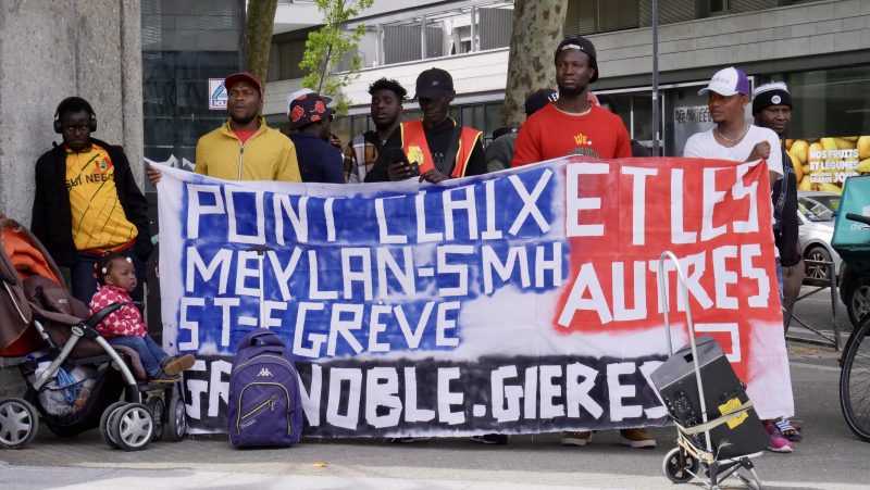 Les occupants de la Métropole de Grenoble dénoncent l'inaction des institutions face à leur condition de vie et de travail. © Maureen Dufournet - Place Gren'et