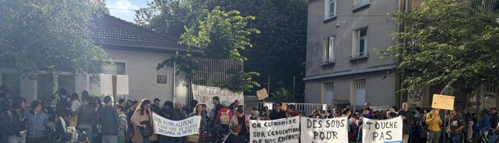 Les parents d'élèves de l'école Ampère ont organisé une « fermeture symbolique » de l'établissement scolaire, © Parents d'élèves Ampère