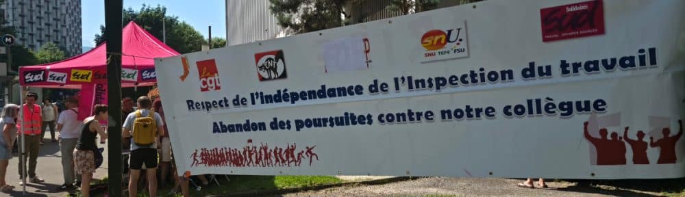 Rassemblement de soutien à deux inspecteurs du travail convoqués par la police dans le cadre d’auditions libres pour des faits présumés de harcèlement moral. © Joël Kermabon - Place Gre'net
