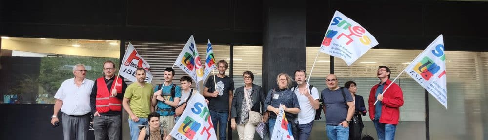Faible mobilisation, mais vraie colère, devant le rectorat de Grenoble dans le cadre du mouvement de grève national des AED