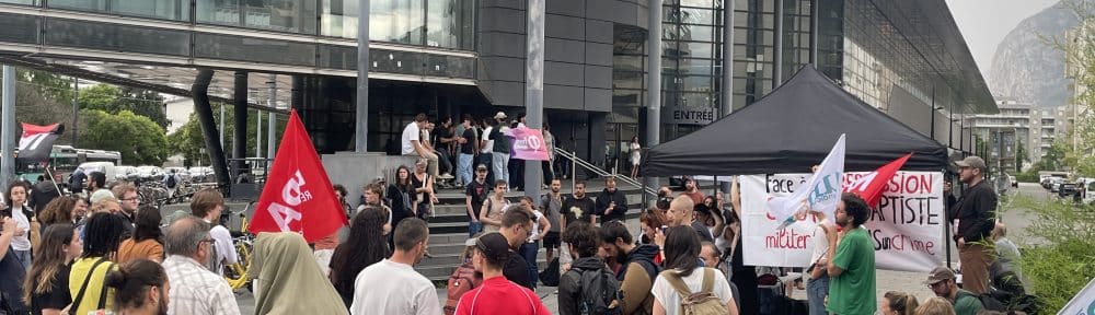 Rassemblement de soutien à Baptiste Anglade devant le palais de justice de Grenoble. © NPA-Révolutionnaires