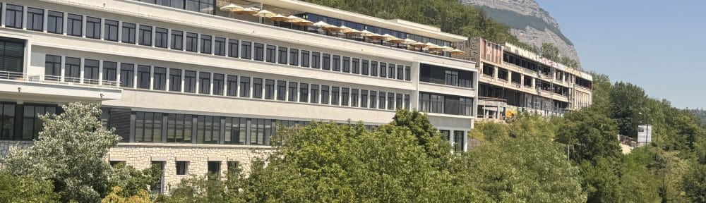 Trois projets en lice pour l'avenir de la Cité du Rabot à Grenoble et des « avancées concrètes » pour la restauration et la voirie du site