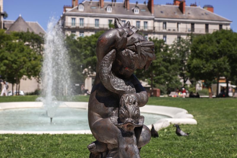 Alors que la chaleur s'abat à nouveau sur Grenoble, la Ville met à la disposition des habitants des solutions pour trouver de la fraîcheur.