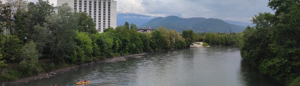 Le groupe d'opposition Réconcilier Grenoble torpille l'expérimentation de la baignade dans l'Isère, prévue le 30 août