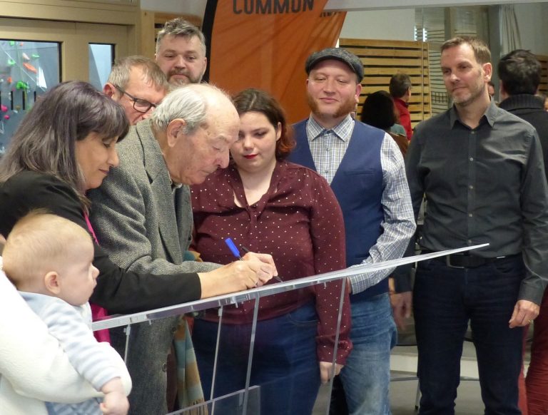 De nombreux hommages, dont ceux de Michel Destot et Alain Carignon, après le décès de l'ancien élu grenoblois Jean Giard