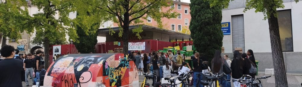Heurts entre lycéens et forces de l'ordre devant le lycée Mounier de Grenoble... et de nouveaux blocages dans d'autres établissements