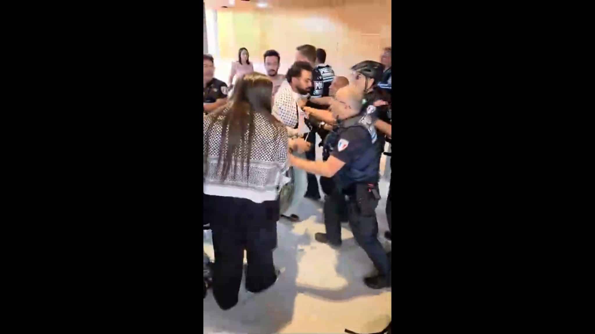Capture d'écran de la vidéo du Dauphiné libéré montrant l'altercation entre élus et policiers municipaux.