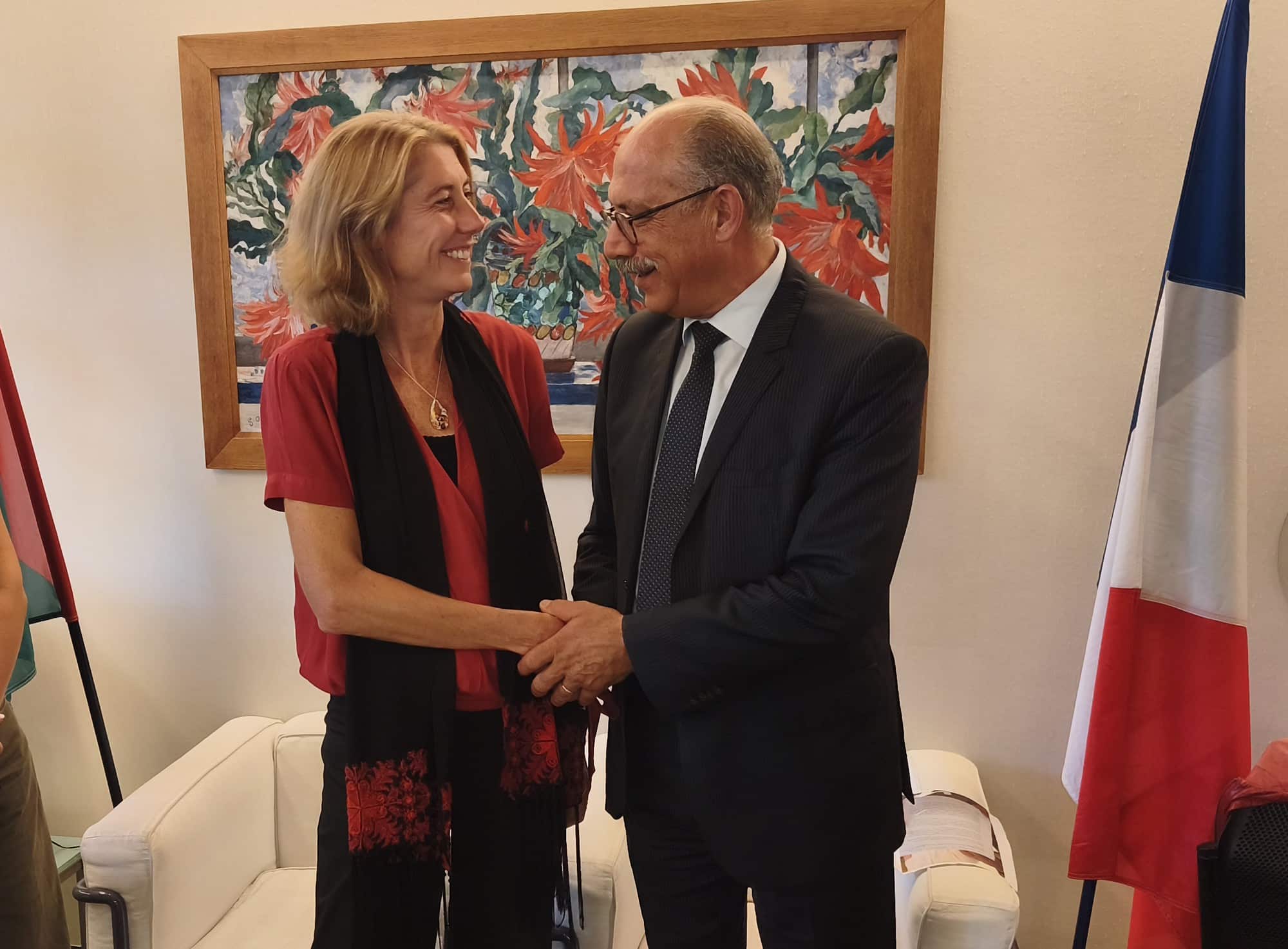 Laurence Ruffin, maire de Grenoble, et Jeries Qarra'a, premier adjoint de Bethléem. © Florent Mathieu - Place Gre'net