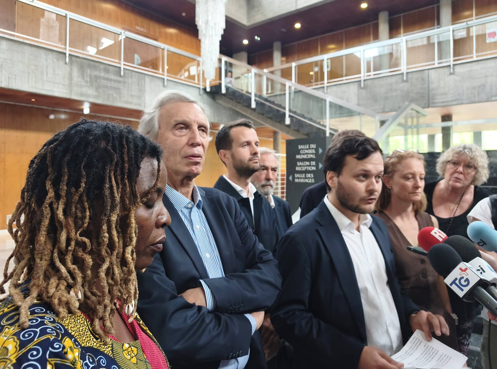 Altercation entre LFI et policiers municipaux à Grenoble : le groupe d'opposition de droite dépose plainte pour « délit d'entrave »