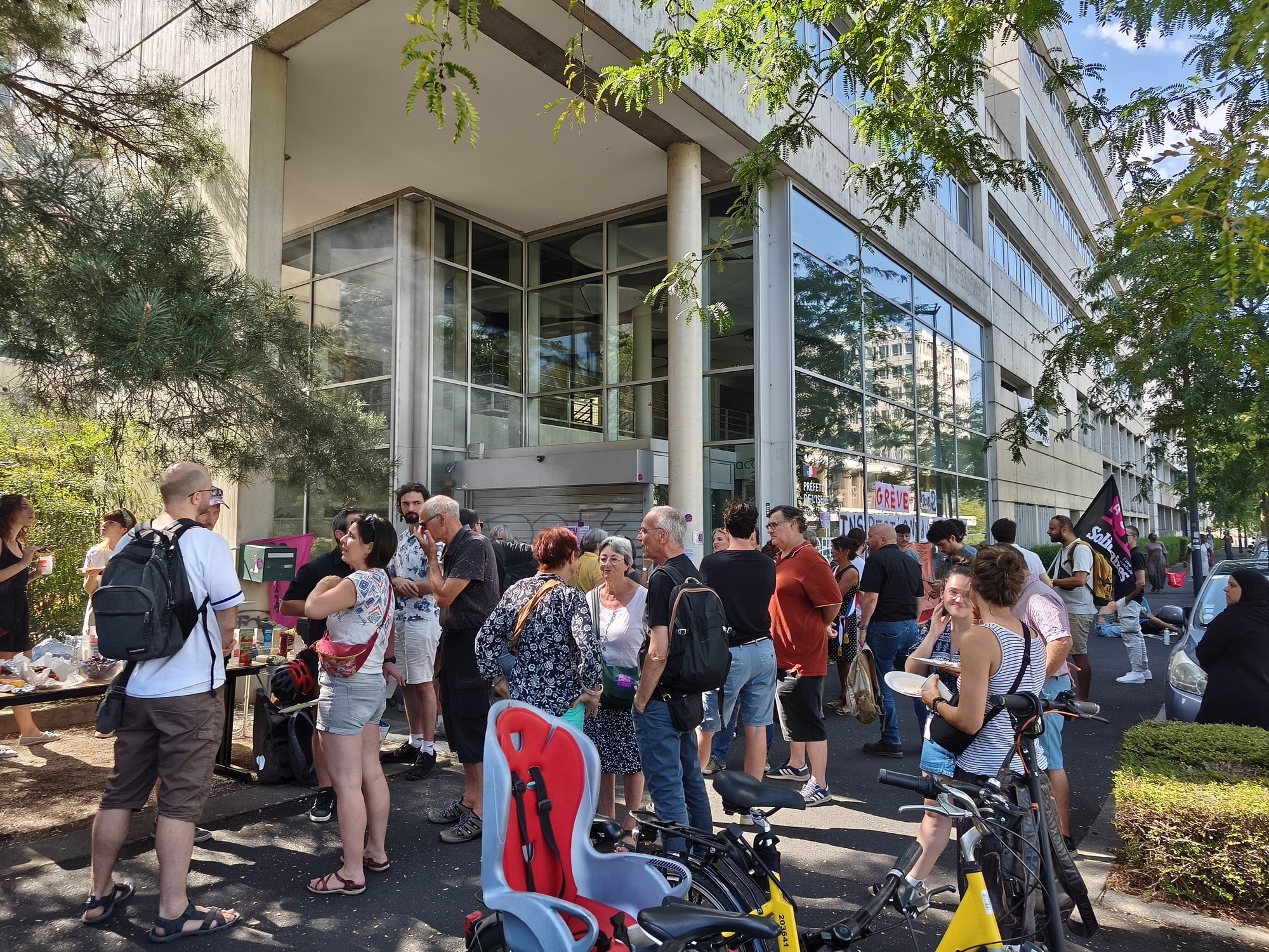 Grève et rassemblement à Grenoble en soutien à deux inspecteurs du travail visés par une procédure disciplinaire