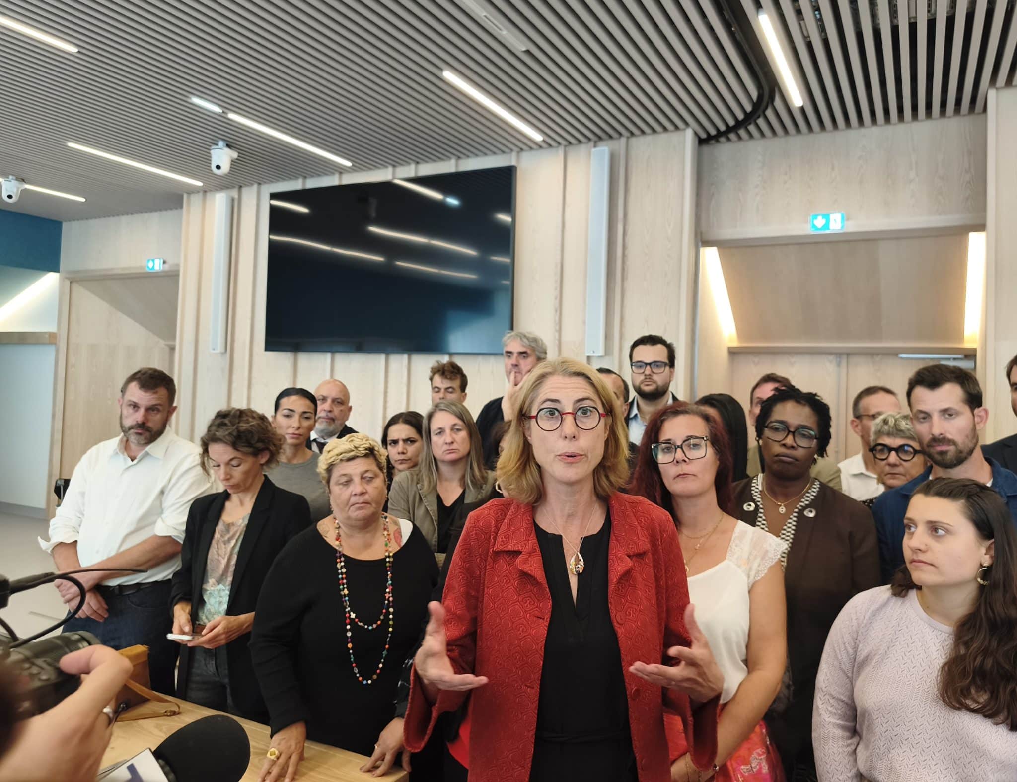 Altercation entre élus LFI et policiers municipaux à Grenoble : la maire Laurence Ruffin dénonce des faits « particulièrement graves »