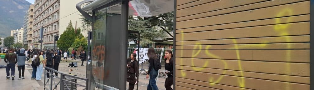 Tirs de mortiers, jets de projectiles, cocktails Molotov, dégradations... Dix-sept lycéens interpellés en Isère