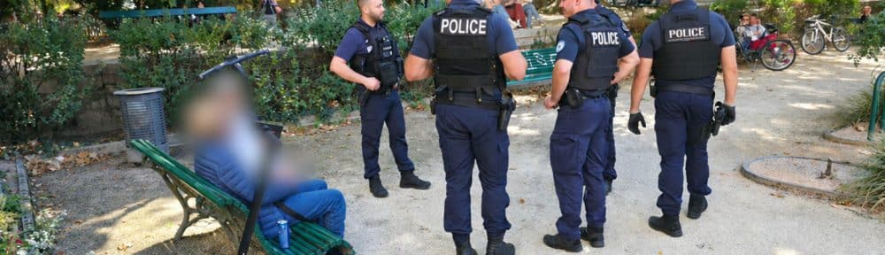 Opération de police dans le cadre de la loi Ripost au jardin de ville de Grenoble. © Joël Kermabon - Place Gre'net