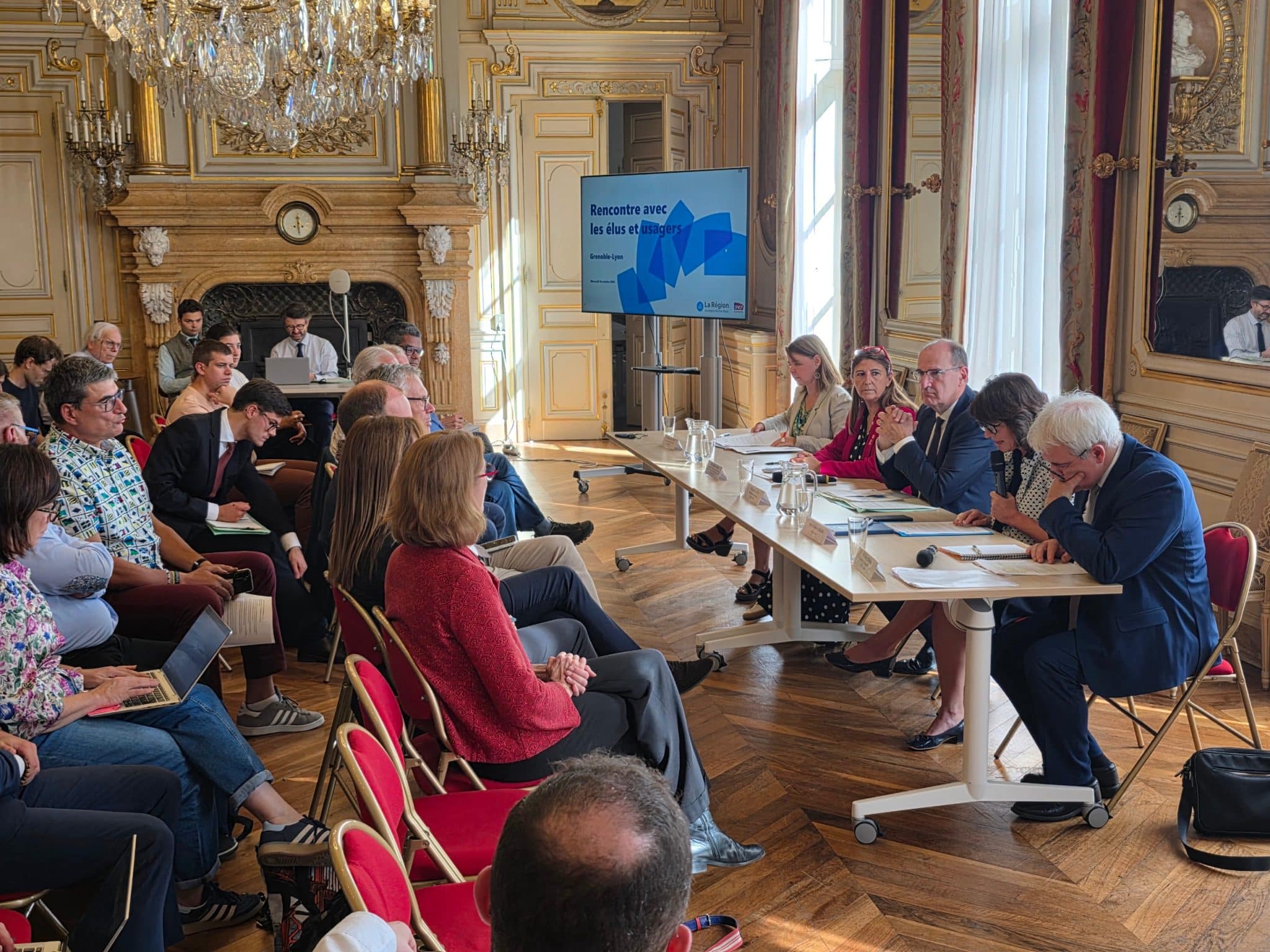 Jean Castex a annoncé un investissement d'environ 110 millions d'euros entre 2026 et 2031 pour la ligne Lyon-Grenoble qualifiée de « malade ». © Joël Kermabon - Place Gre'net