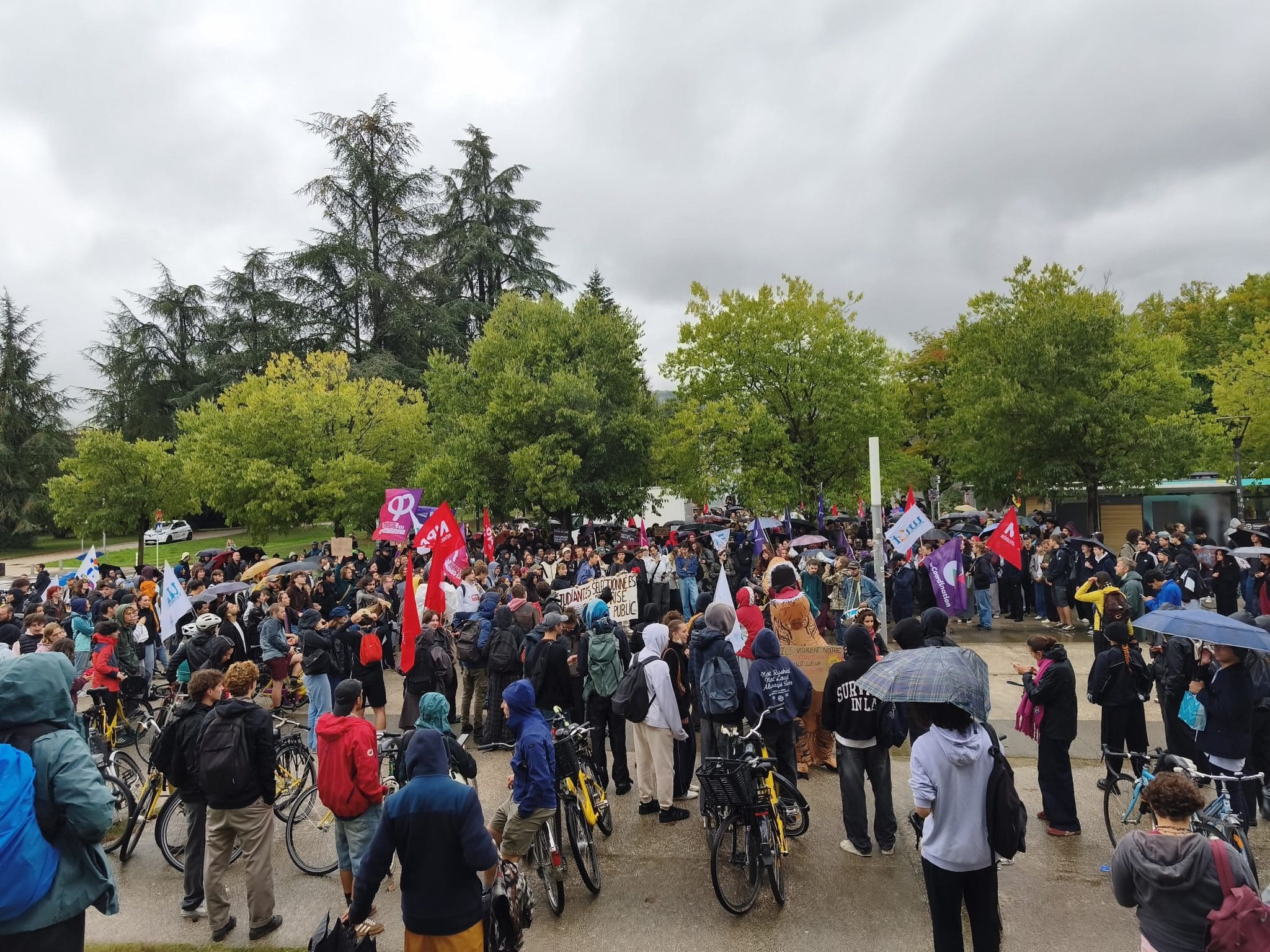 Rassemblement sur le campus de Saint-Martin-d'Hères. © Florent Mathieu - Place Gre'net