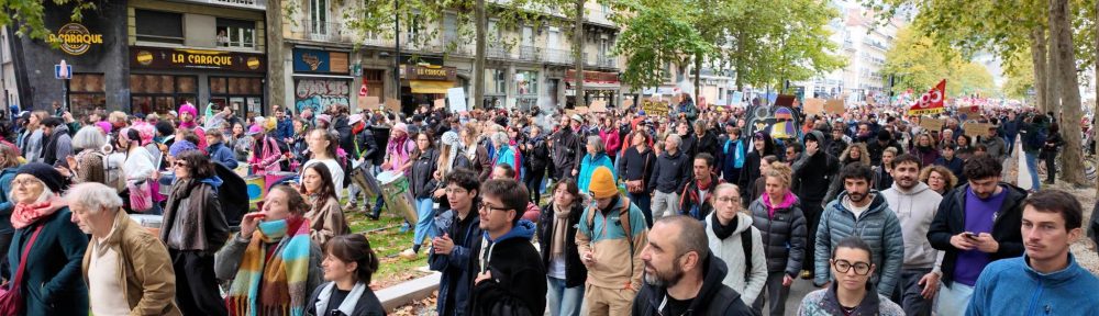 Manifestation du 31 octobre à l'initiative des Gilets jaunes à Grenoble. © Joël Kermabon - Place Gre'net