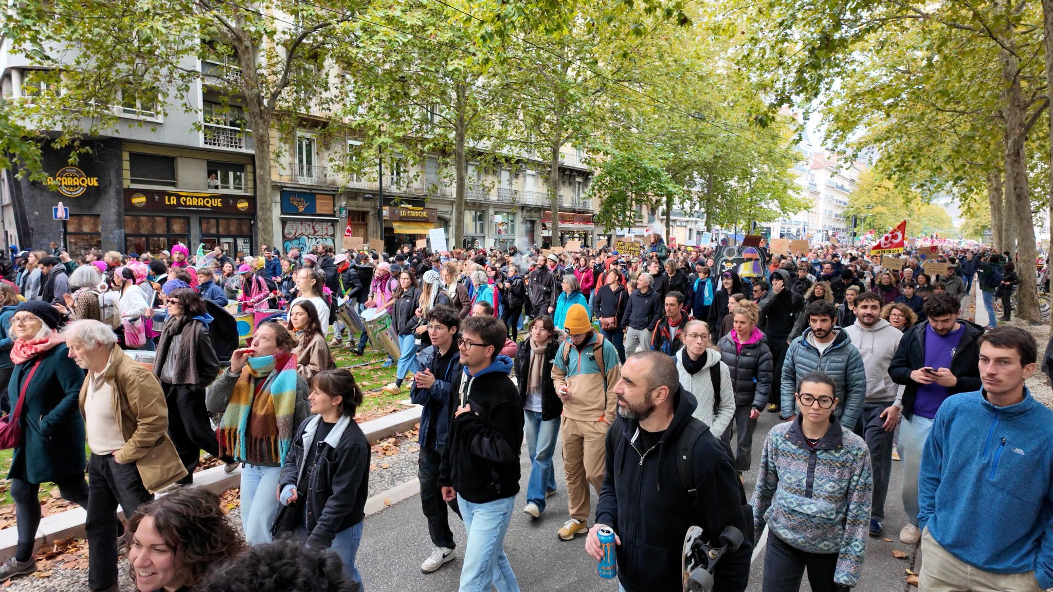 Manifestation du 31 octobre à l'initiative des Gilets jaunes à Grenoble. © Joël Kermabon - Place Gre'net