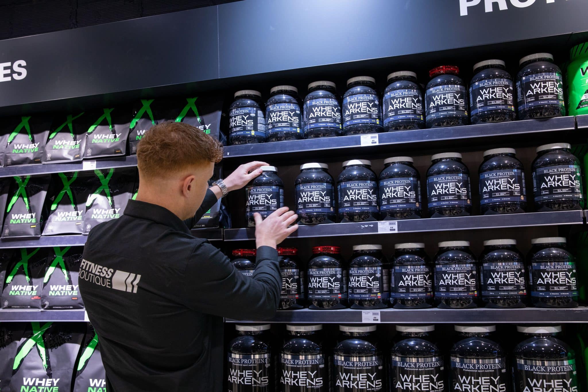 Rayon de nutrition sportive dans un magasin FitnessBoutique. © N4 Group