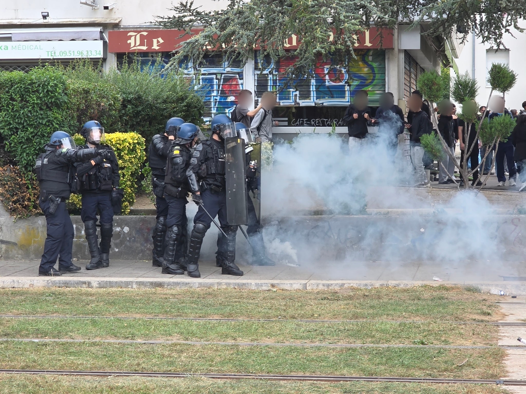 Incidents devant le lycée Emmanuel-Mounier de Genoble le 1er octobre 2026. © Joël Kermabon - Place Gre'net