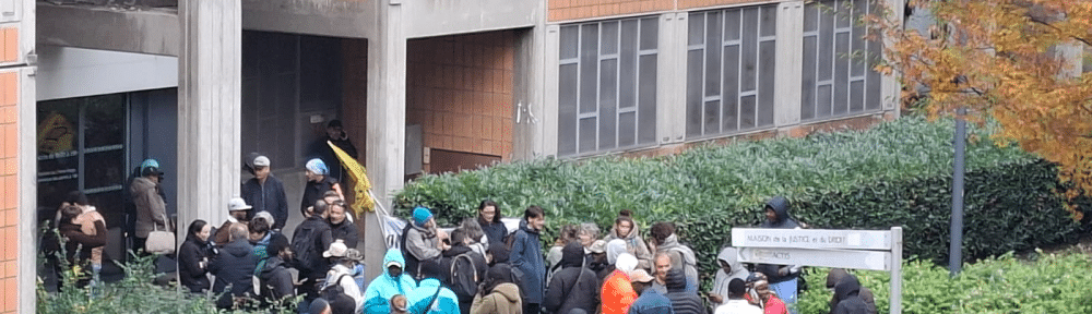 Rassemblement devant le siège d'Actis après l'annonce de nouvelles expulsions à la Villeneuve. DR