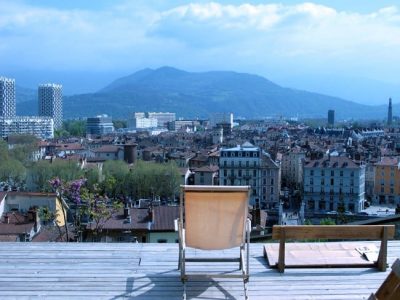 Jardin des Cairns Bastille Grenoble chaise longue