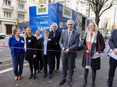 Le Centre départemental de santé de Grenoble inaugure son camion dédié au dépistage de la tuberculose chez les personnes à risques