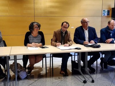 Les représentants des neuf communes concernées par l'accord local de Grenoble Alpes Métropole © Morgane Poulet - Place Gre'net.