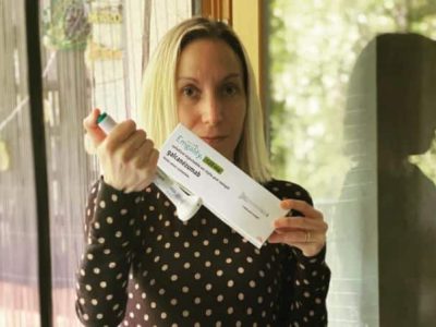 Audrey Aronica expose son traitement contre son algie vasculaire de la face