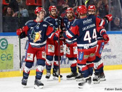 Vainqueur de Cergy (7-0) dans le match 5, ce mardi 29 mars 2022, les Brûleurs de Loups se sont qualifiés pour la finale de Ligue Magnus et viseront un huitième titre de champions de France. © Fabien Baldino