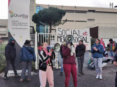Des étudiants de l'école de travail social Ocellia d'Échirolles ont totalement bloqué leur établissement jeudi 13 avril 2023. © Joël Kermabon - Place Gre'net