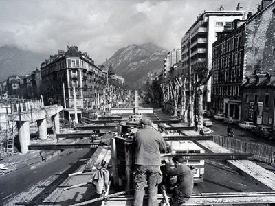 Construction de l'estacade pour le chemin de fer, 1967 Coll. Musée dauphinois © Photopress