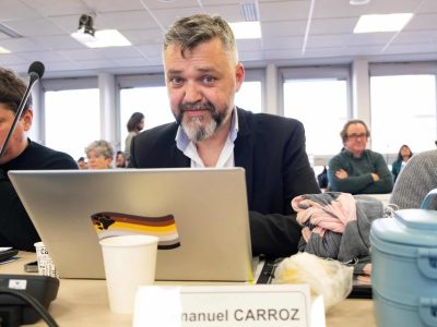 Emmanuel Carroz, 14e adjoint à la Mémoire, Migrations et Coopérations internationales, Europe, lors du conseil municipal du 30 janvier 2023.