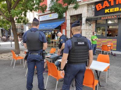 Contrôle (surprise) des pass sanitaires sur les terrasses du boulevard Gambetta à Grenoble mardi 17 août