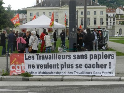 manifestation des sans-papiers à la préfecture de l'Isère