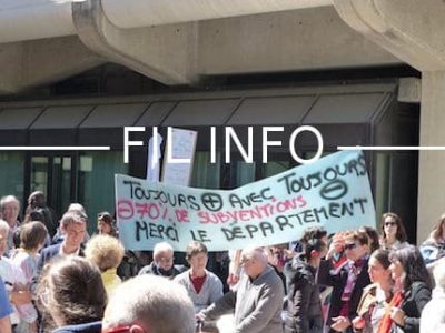 Manifestation de salariés et d'usagers de l'association de gestion des centres de santé grenoblois suite à l'annonce d'une baisse de subventions par le Département de l'Isère. © Mélody Chalvin - placegrenet.fr