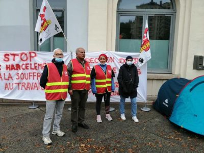 Des agents du Crous Grenoble Alpes ont débuté une grève de la faim ce lundi 20 septembre 2021, devant la Maison des étudiants, pour dénoncer notamment de "graves dysfonctionnements" internes.
